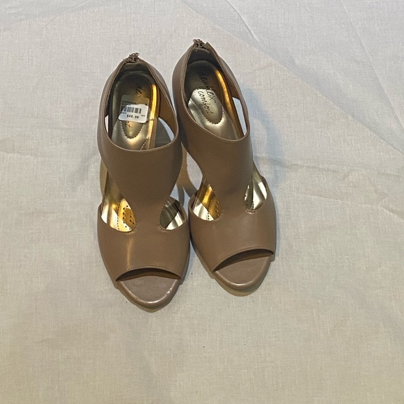 Dexflex Comfort Nude Heels - Picture 4 of 6